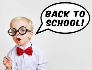 Kind ruft Back to School