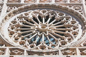 Rosette am Dom Carrara