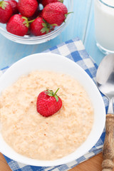 Oatmeal breakfast with strawberries