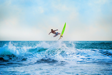 Athletic surfer with board - obrazy, fototapety, plakaty