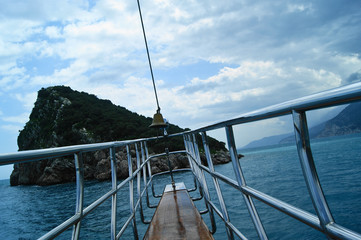 The island in the sea straight ahead yacht fore - 66099751