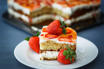 cake with strawberries