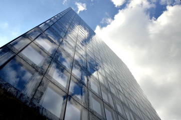 Fototapeta na wymiar reflection on modern building
