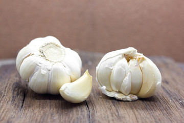 Organic garlic whole and cloves