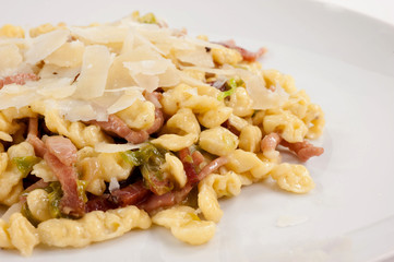 spatzle con verza, formaggio e speck