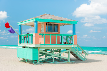 Fototapeta premium Colorful lifeguard tower in Miami Beach