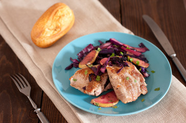 pork tenderloin with apples, cabbage and baguette