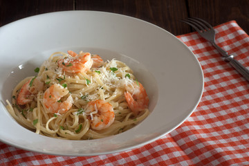 Linguine with shrimps