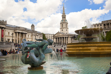  National Gallery and Trafalgar Square with lots of tourists