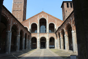 Fototapeta na wymiar Święty Ambroży, Basilica Sant'Ambrogio, Mediolan, Włochy