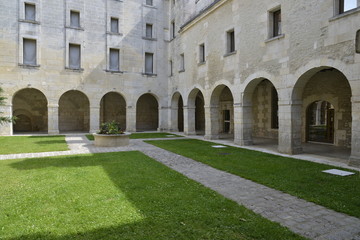 Les arcades du prieuré St-Léger à Cognac