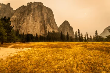 Abwaschbare Fototapete Naturpark Yosemite in Flammen
