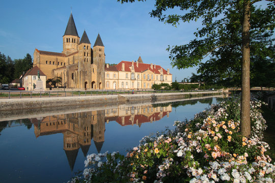 Reflets de la Basilique de Paray-le-Monial