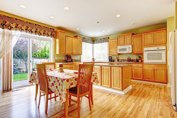 Kitchen room with dining area