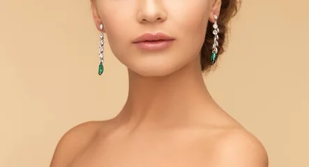 Poster woman with diamond and emerald earrings © Syda Productions