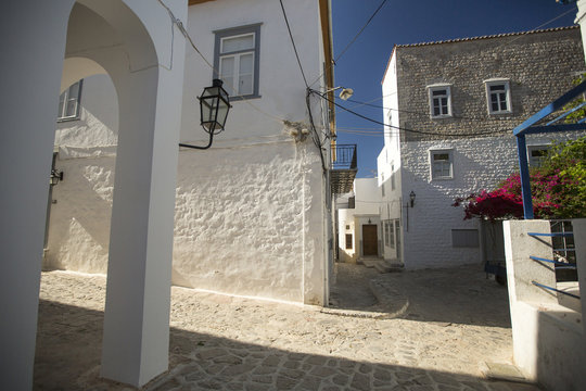Fototapeta Old traditional street of Hydra island in Greece