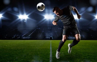 Fotobehang Spaanse voetballer kopt de bal © Brocreative