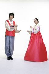 Fototapeta premium Couple in Korean Dress