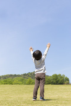 後姿の男の子