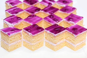 vanilla cake pieces with blueberry