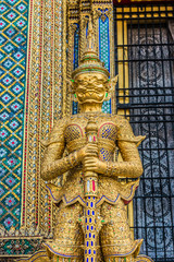 Obraz premium golden yaksha demon portrait Phra Mondop grand palace bangkok Th