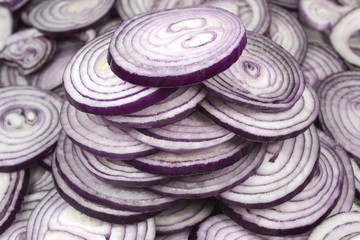 This pattern consists of sliced ​​red onion