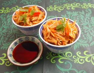 gebratene Nudeln mit Sojasauce