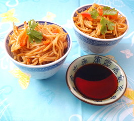 gebratene Nudeln mit Sojasauce