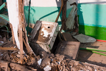 Разрушенный дом