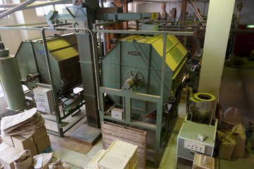 Industrial machines for drying green tea