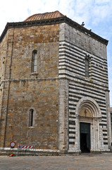 Fototapeta na wymiar Volterra, Baptysterium