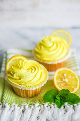 Lemon cupcakes