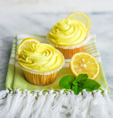 Lemon cupcakes