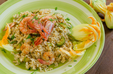 Risotto con gamberi, zucchine e fiori di zucca