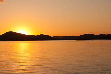 Naklejka na ściany i meble Sunset in the lake