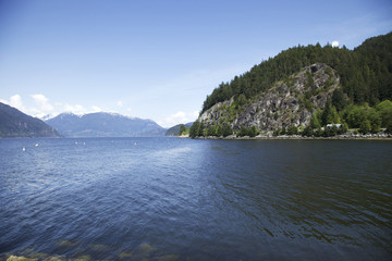 See in den Bergen in Kanada