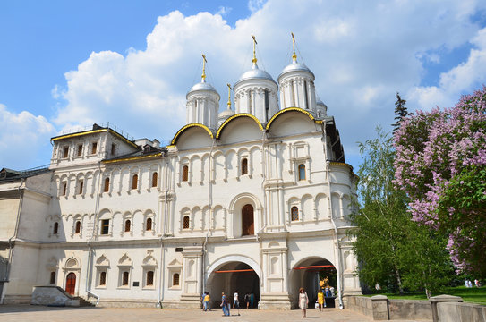 Патриаршие палаты с церковью 12 апостолов в Московском кремле