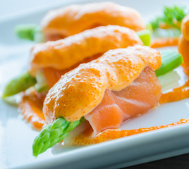 Salmon roll