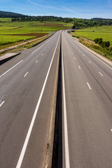 autoroute traversant les vignes