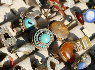vintage  rings for sale at flea market in Italy © ChiccoDodiFC