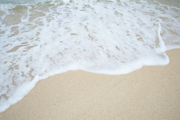 沖縄の海　砂浜の波