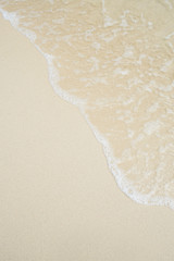 沖縄の海　砂浜の波