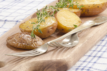 oven baked potato with thyme