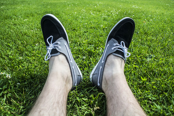 pieds dans l'herbe