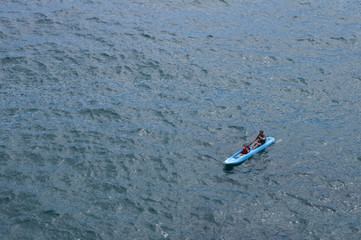 Naklejka premium Canoë sur la mer