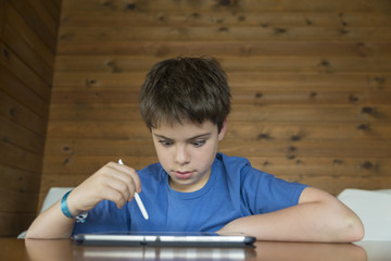 Fototapeta na wymiar Young boy and a tablet digital