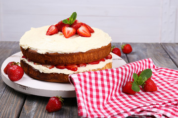 Delicious biscuit cake with strawberries