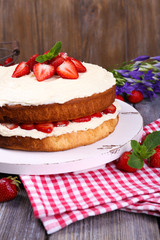 Delicious biscuit cake with strawberries