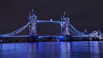 Obraz premium Tower Bridge bei Nacht