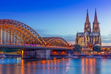 Kölner Dom und Hohenzollernbrücke bei Nacht © Roland Abel